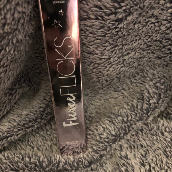 Fierce flicks precision liquid eye liner- black - Picture 4 of 6